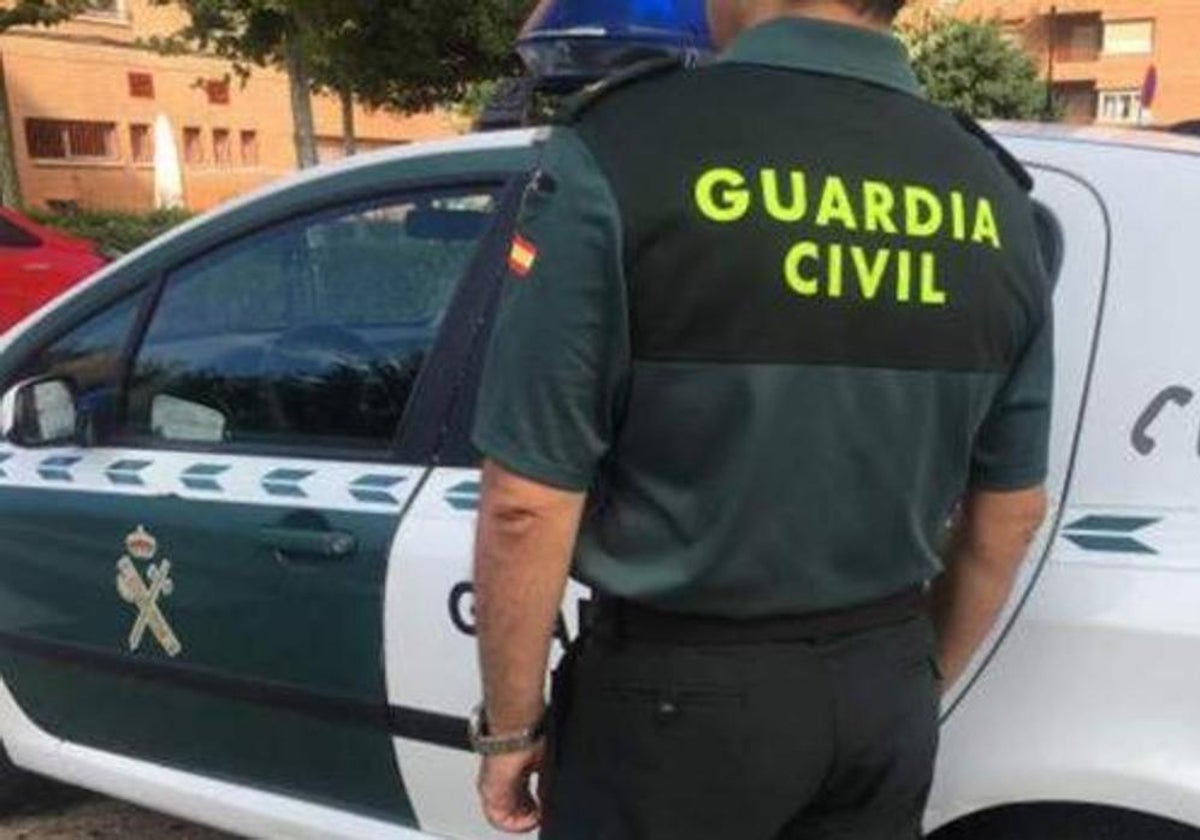 Fotografía de archivo de un agente de la Guardia Civil