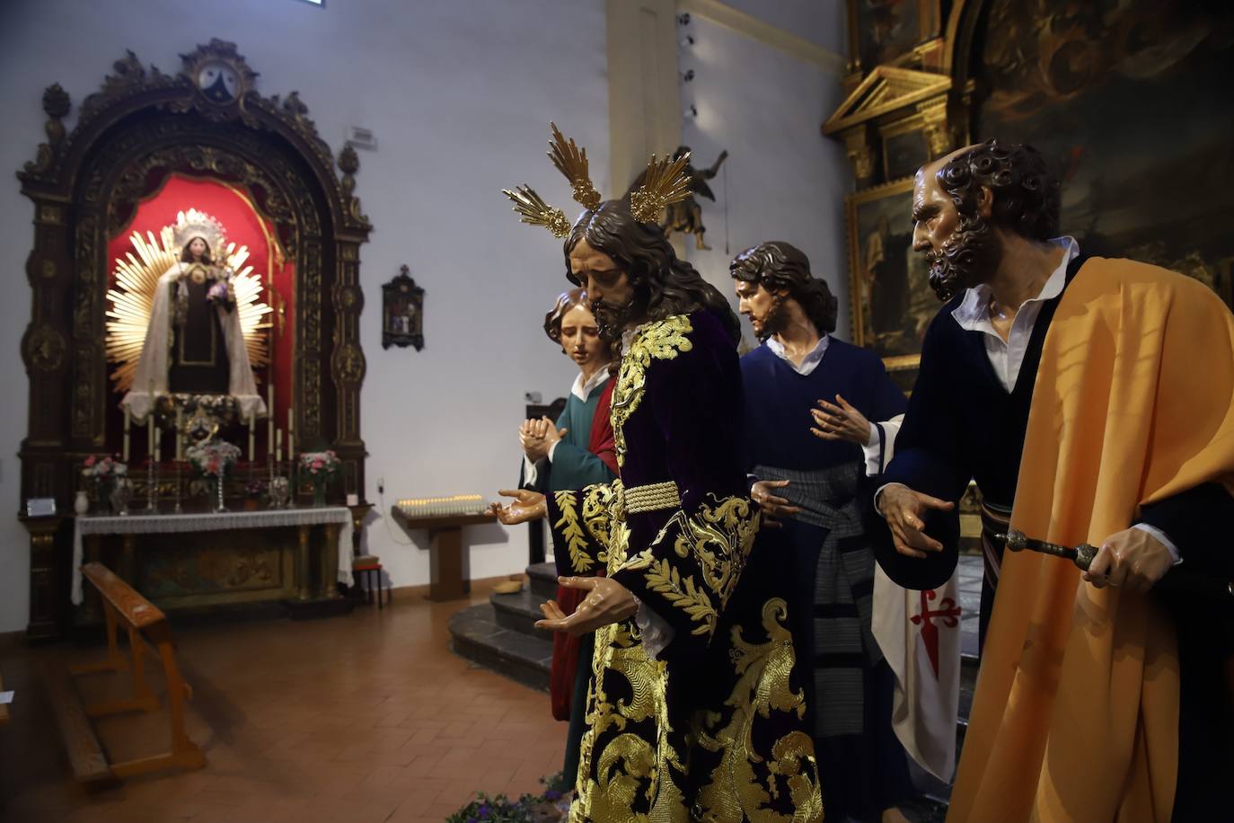 Los tres nuevos apóstoles junto al Señor de la Salud de Córdoba, en imágenes