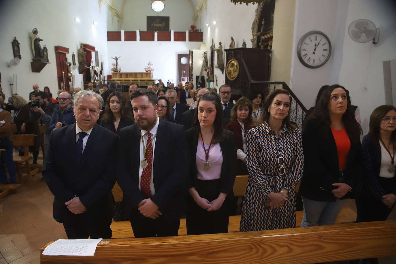 Los tres nuevos apóstoles junto al Señor de la Salud de Córdoba, en imágenes