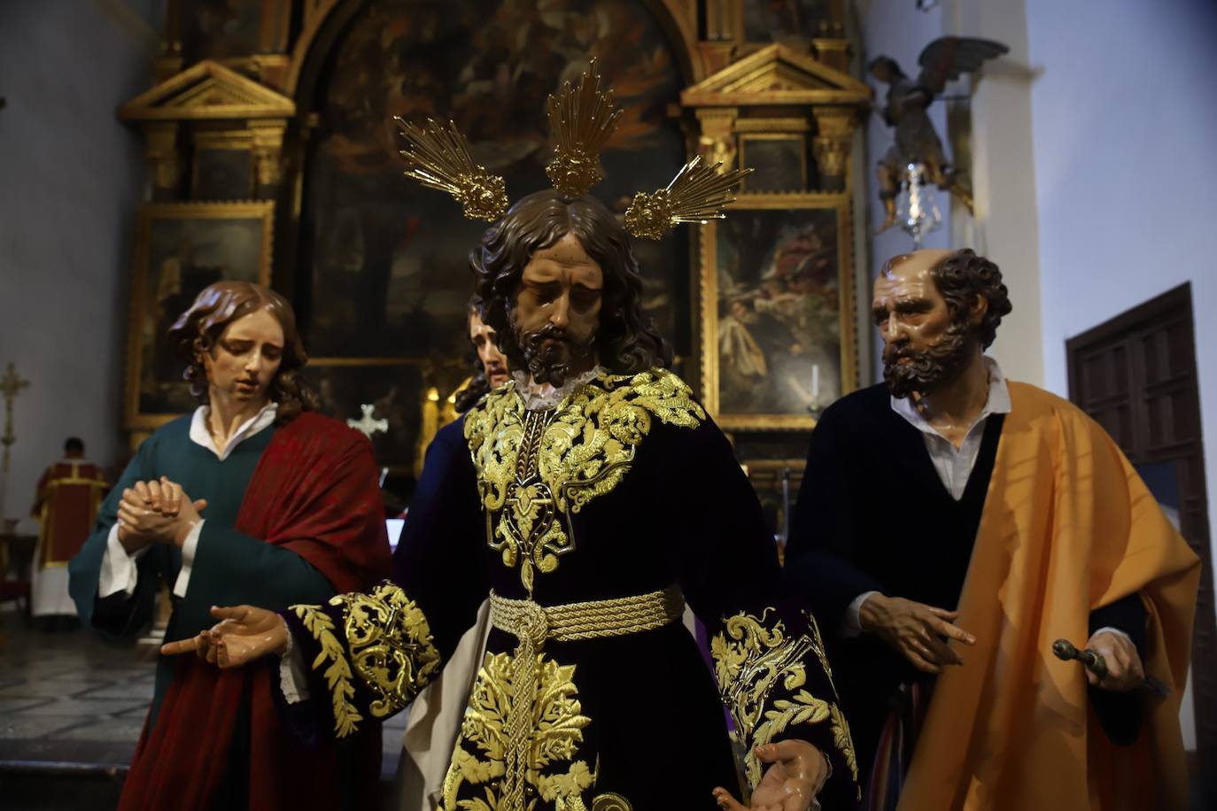 Los tres nuevos apóstoles junto al Señor de la Salud de Córdoba, en imágenes