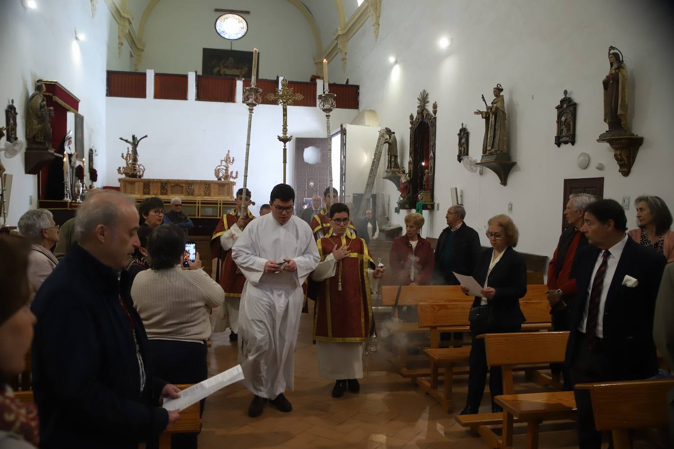 Los tres nuevos apóstoles junto al Señor de la Salud de Córdoba, en imágenes