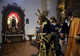 Los tres nuevos apóstoles junto al Señor de la Salud de Córdoba, en imágenes