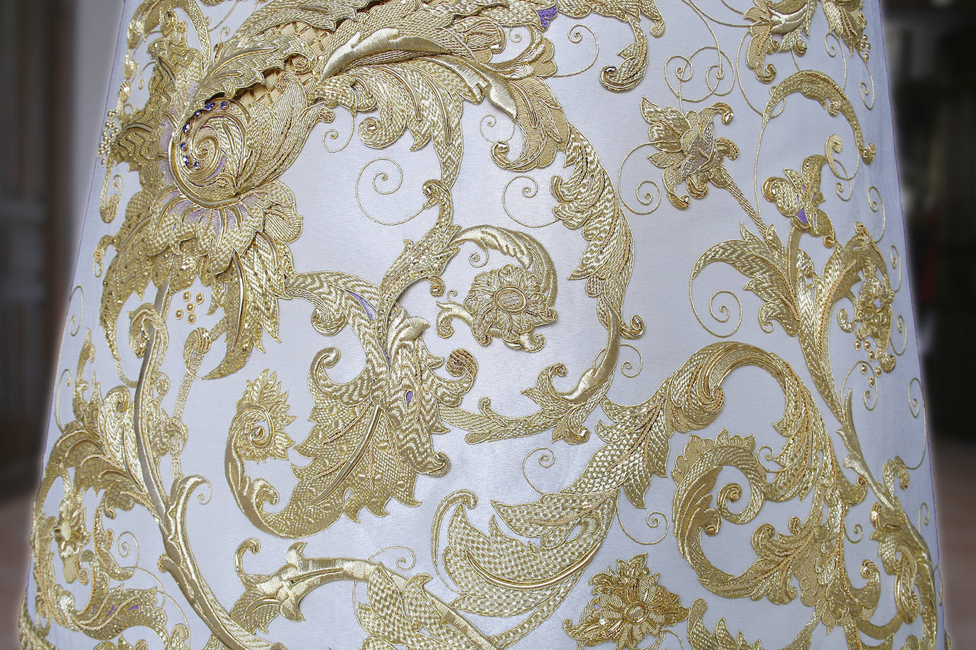 En imágenes, la nueva saya de la Virgen de las Lágrimas de Córdoba, al detalle