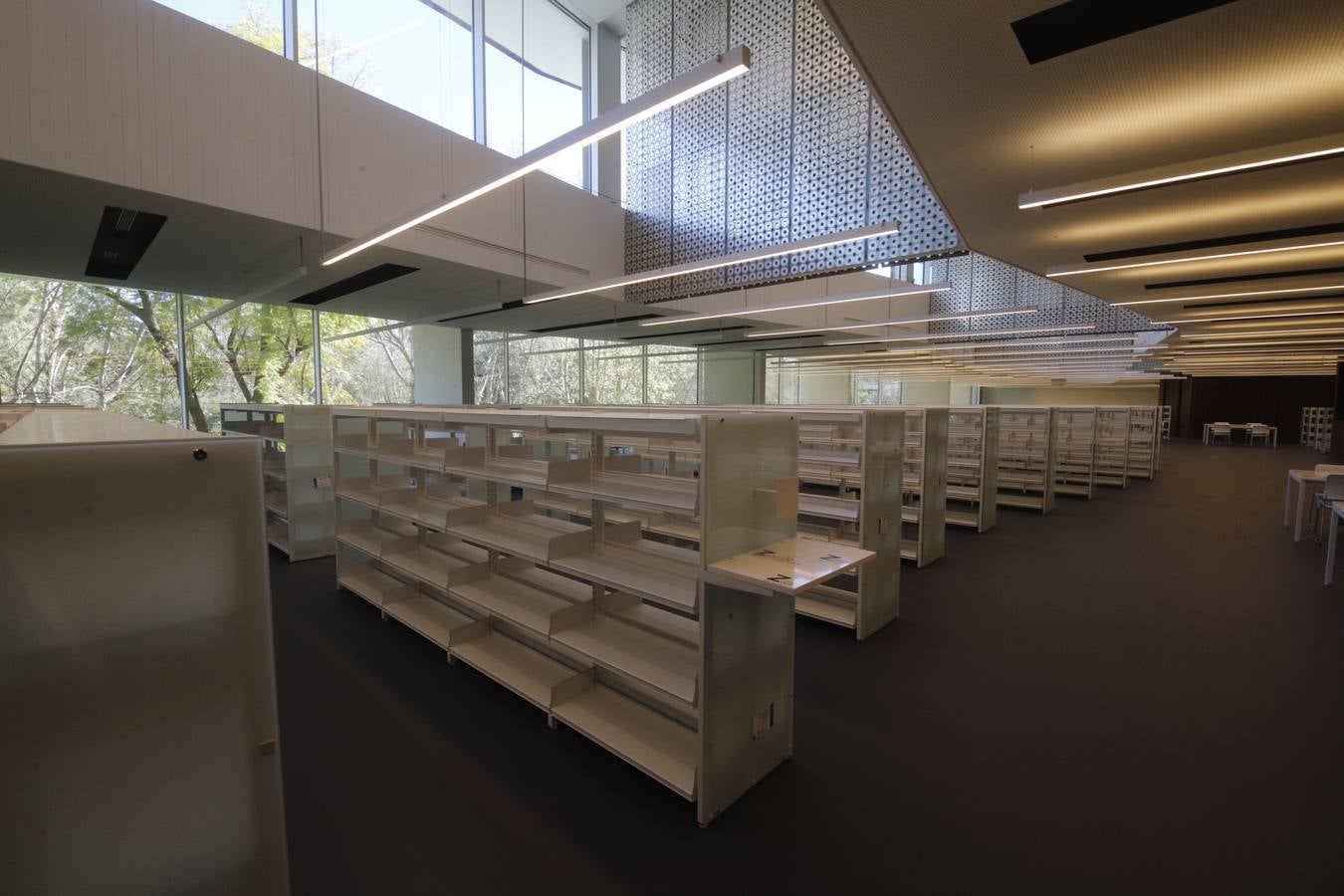 Fotos | El Gobierno entrega a la Junta de Andalucía la nueva Biblioteca de Córdoba