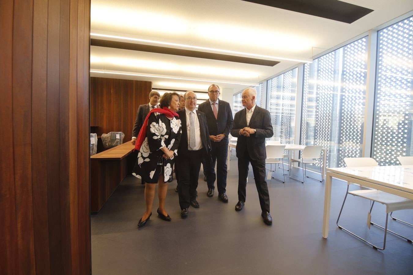 Fotos | El Gobierno entrega a la Junta de Andalucía la nueva Biblioteca de Córdoba