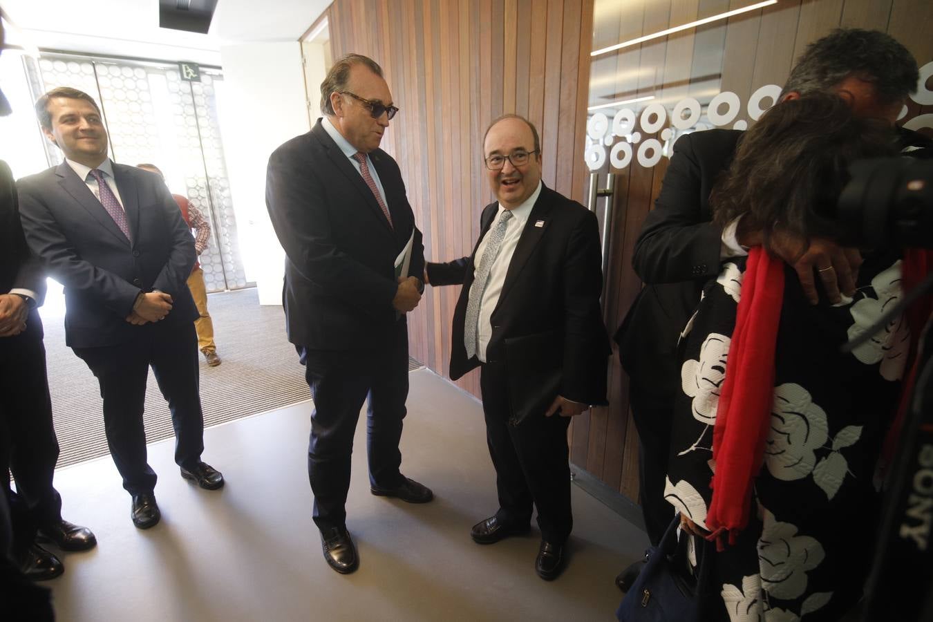 Fotos | El Gobierno entrega a la Junta de Andalucía la nueva Biblioteca de Córdoba