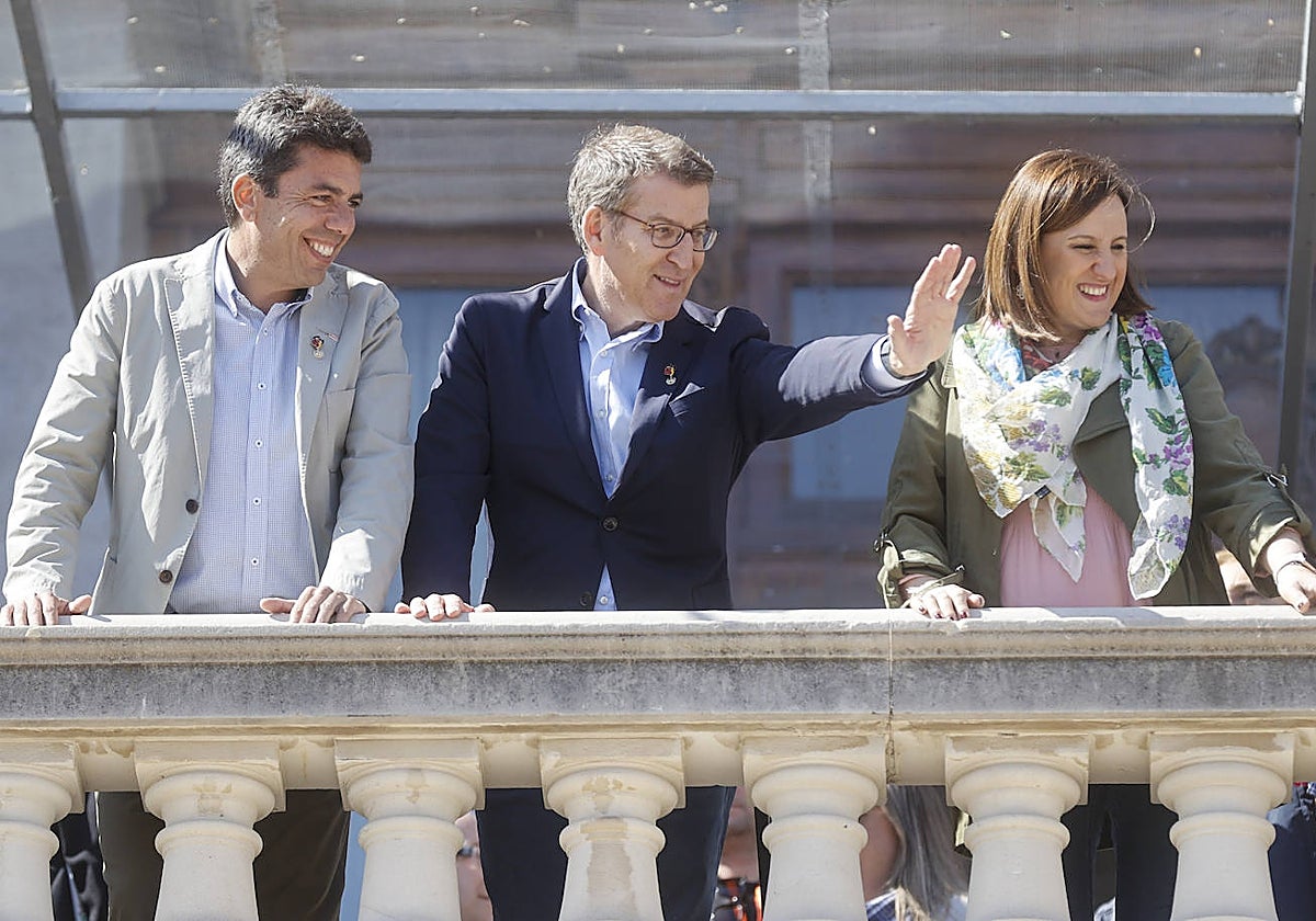 Imagen de Feijóo flanqueado por Carlos Mazón y María José Catalá