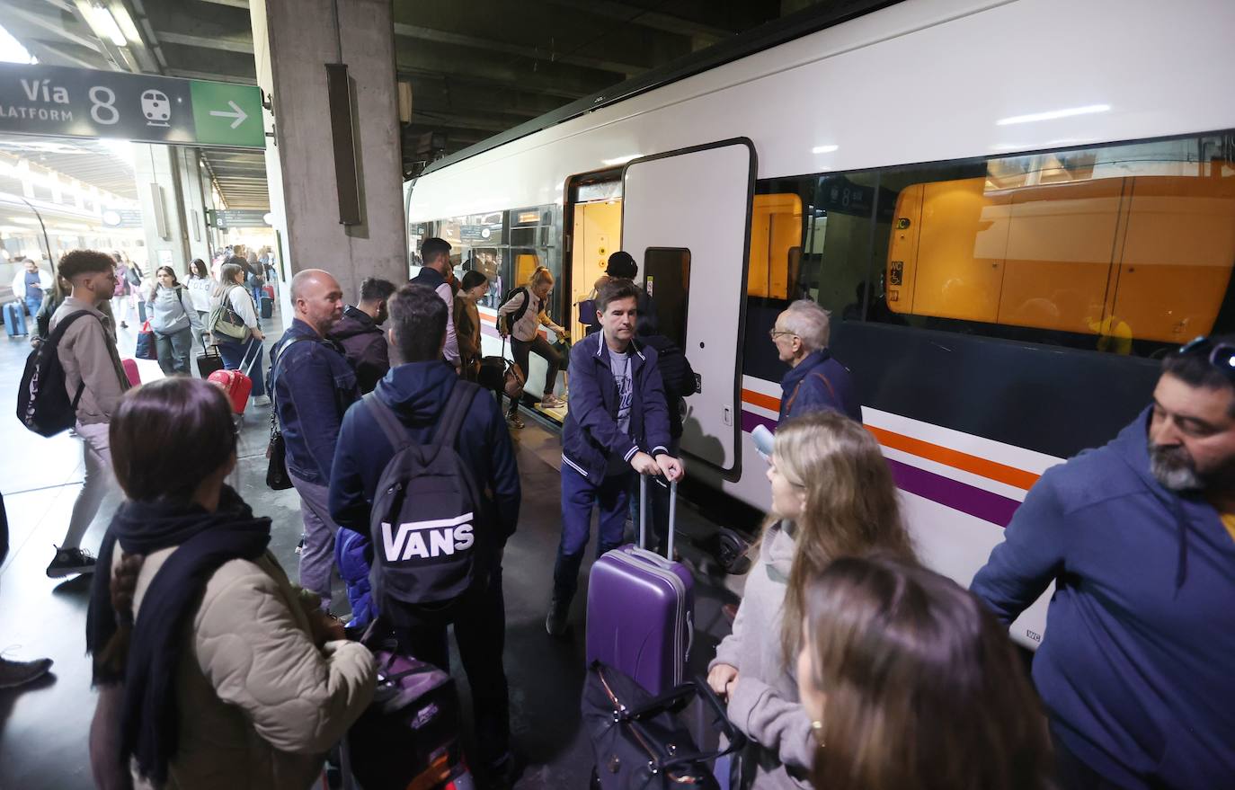El viaje inaugural del tren de proximidad entre Palma y Villa del Río, en imágenes