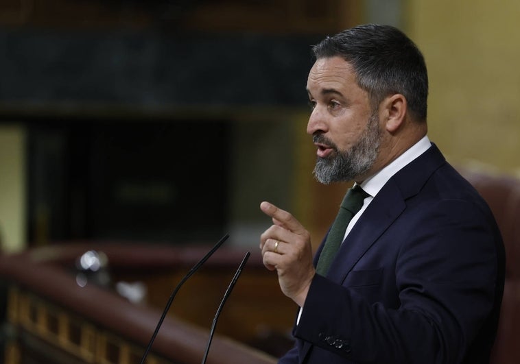 Abascal ridiculiza a Feijóo y acusa al PP de entregarse al PSOE