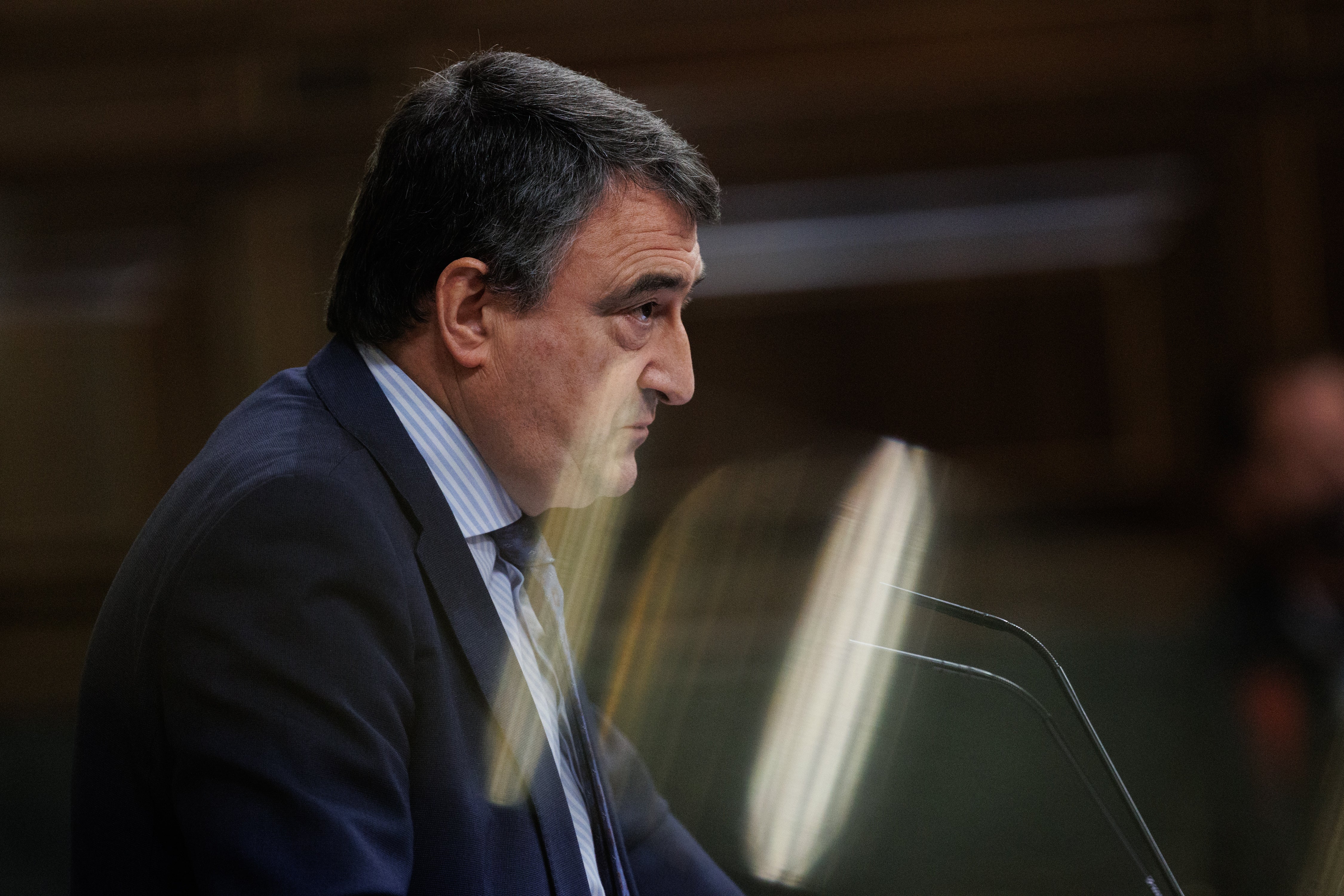 El portavoz del Grupo Vasco en el Congreso, Aitor Esteban, interviene durante un debate de la moción de censura