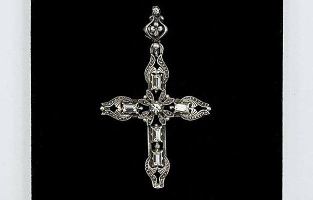 Cruz para la Virgen del Rocío y Lágrimas