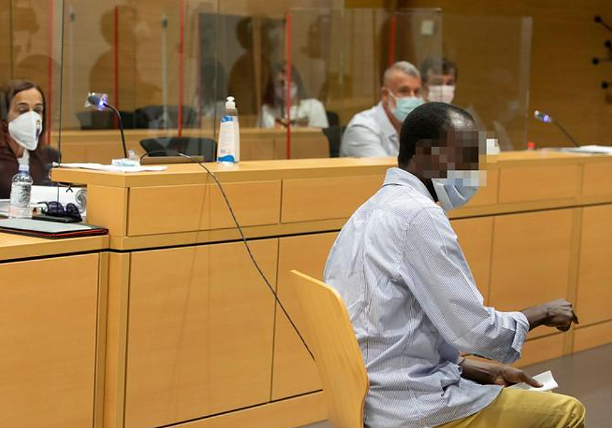 Juicio contra los dos agentes locales por tortura y lesiones a un migrante senegalés