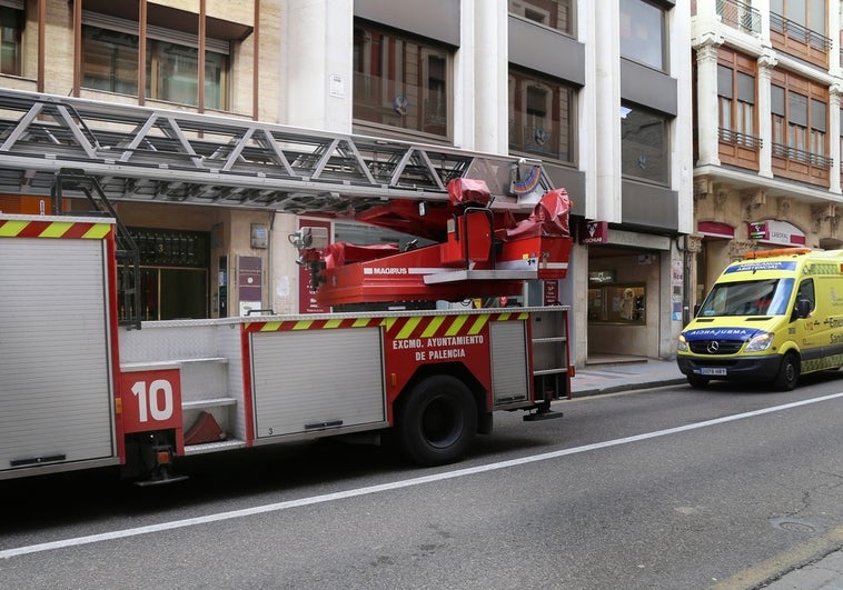 Rescatan a una niña de 11 años que intentaba entrar por la ventana de un segundo piso tras dejarse las llaves