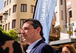 Bellido presenta una precampaña como candidato del PP con el mismo eslogan que Juanma Moreno