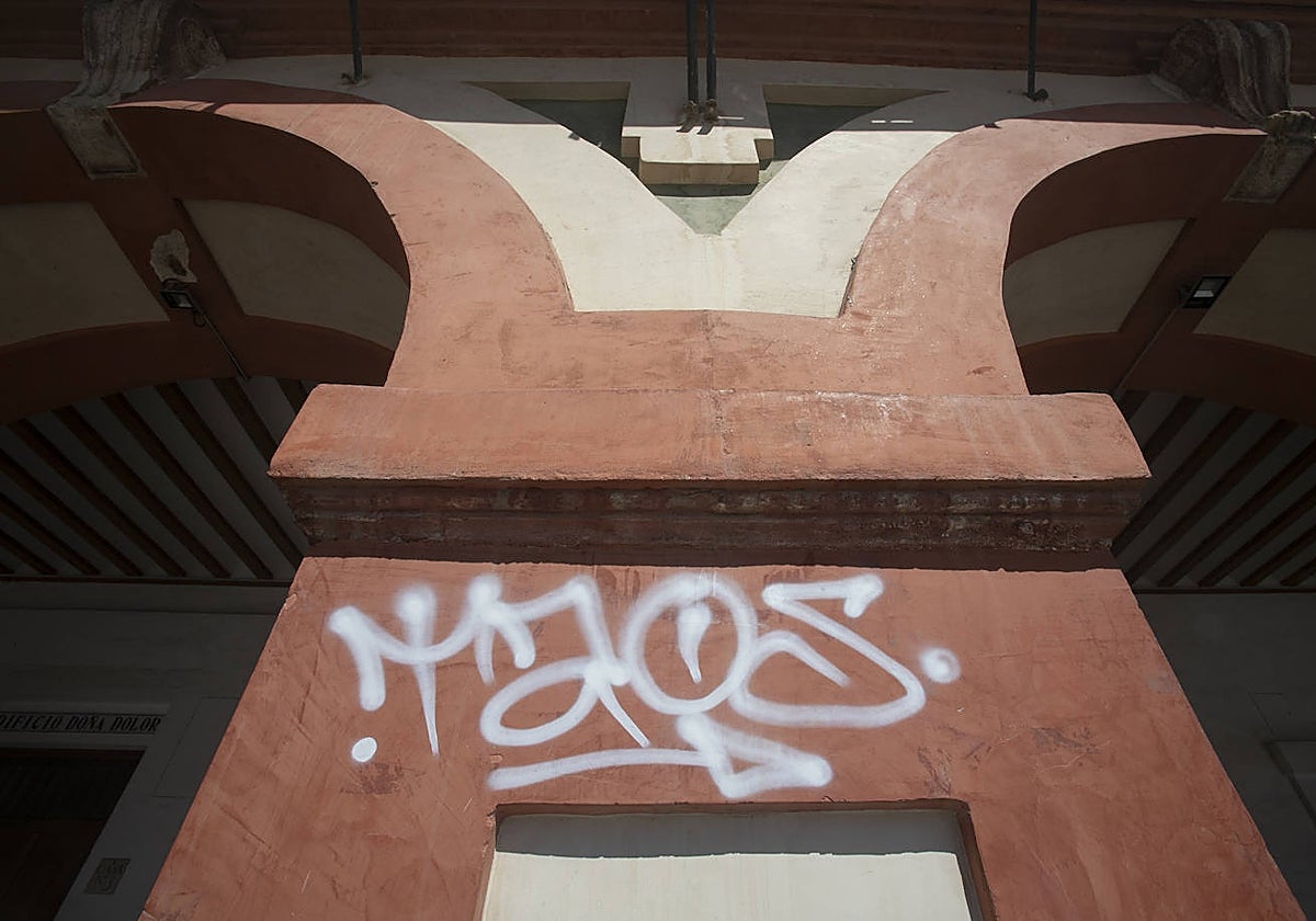 Pintada en uno de los arcos de la plaza de la Corredera