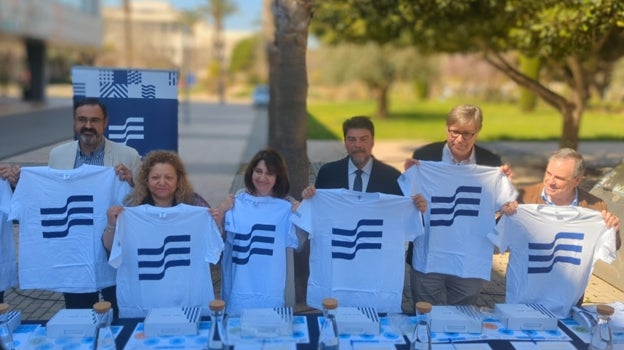 Multitudinaria cata de agua «a ciegas» organizada por Aguas de Alicante para el alumnado de la Universidad de Alicante