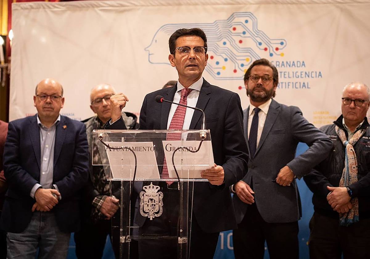 Imagen del alcalde socialista de Granada, Paco Cuenca, el día en que se decidió la sede de la AESIA, el pasado cinco de diciembre