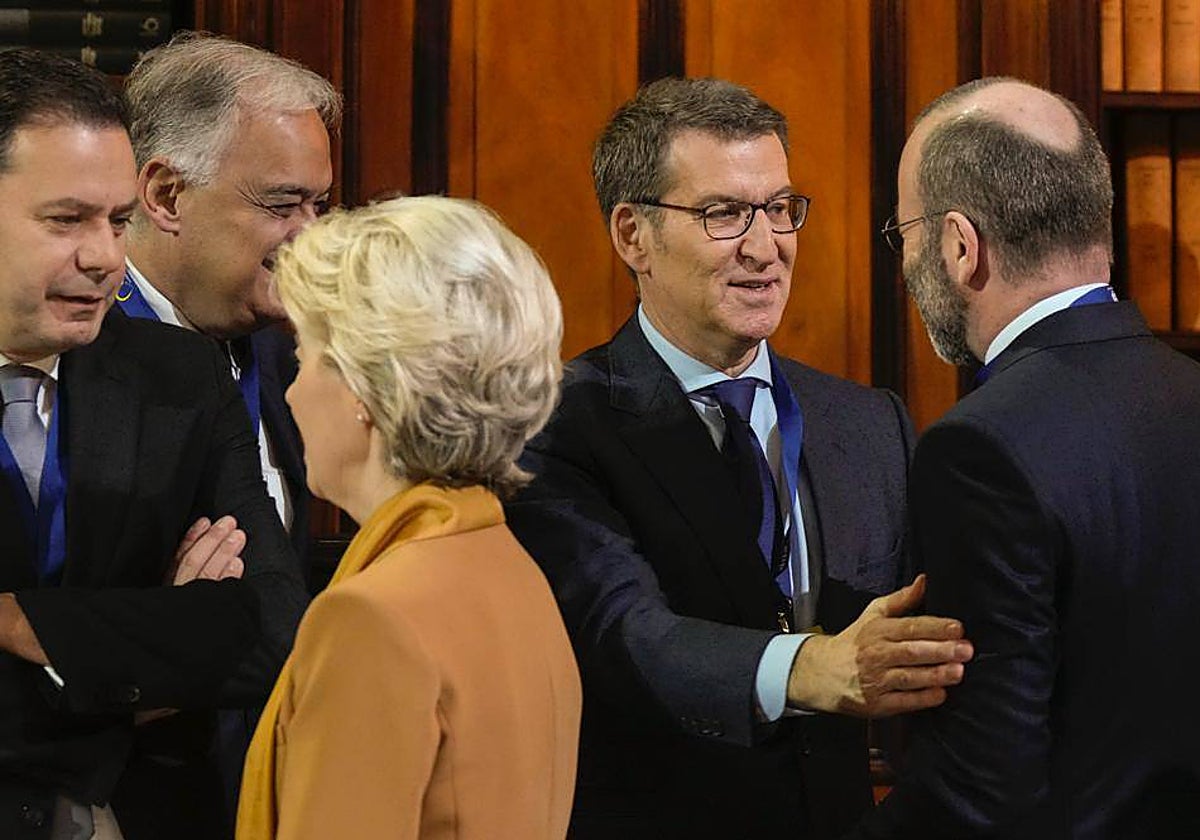 Feijóo saluda a Manfred Weber, este jueves en Bruselas