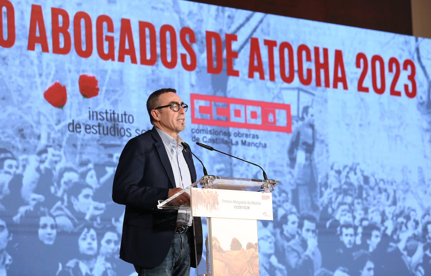 Joan Manuel Serrat recibe con emoción el Premio Abogados de Atocha 2023 en Toledo, en imágenes