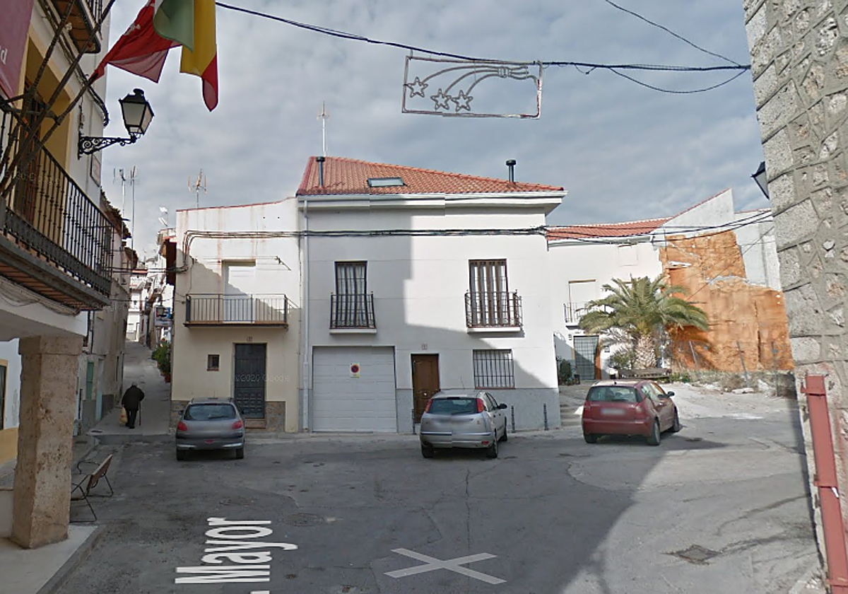 Vista de la plaza mayor de Ambite, donde tuvo lugar el trágico suceso