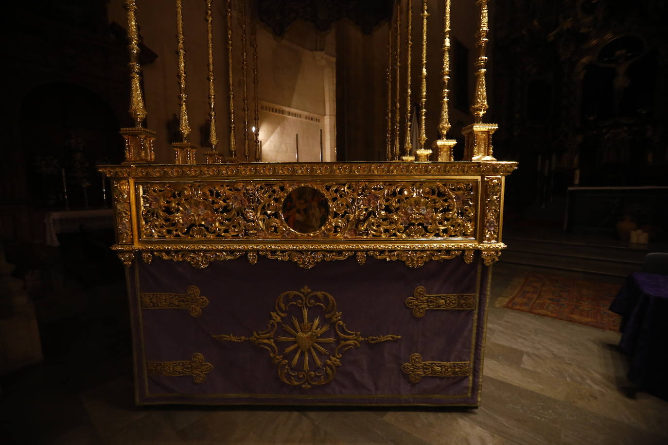 El palio de la Virgen de las Lágrimas de Córdoba tras su reforma, en imágenes