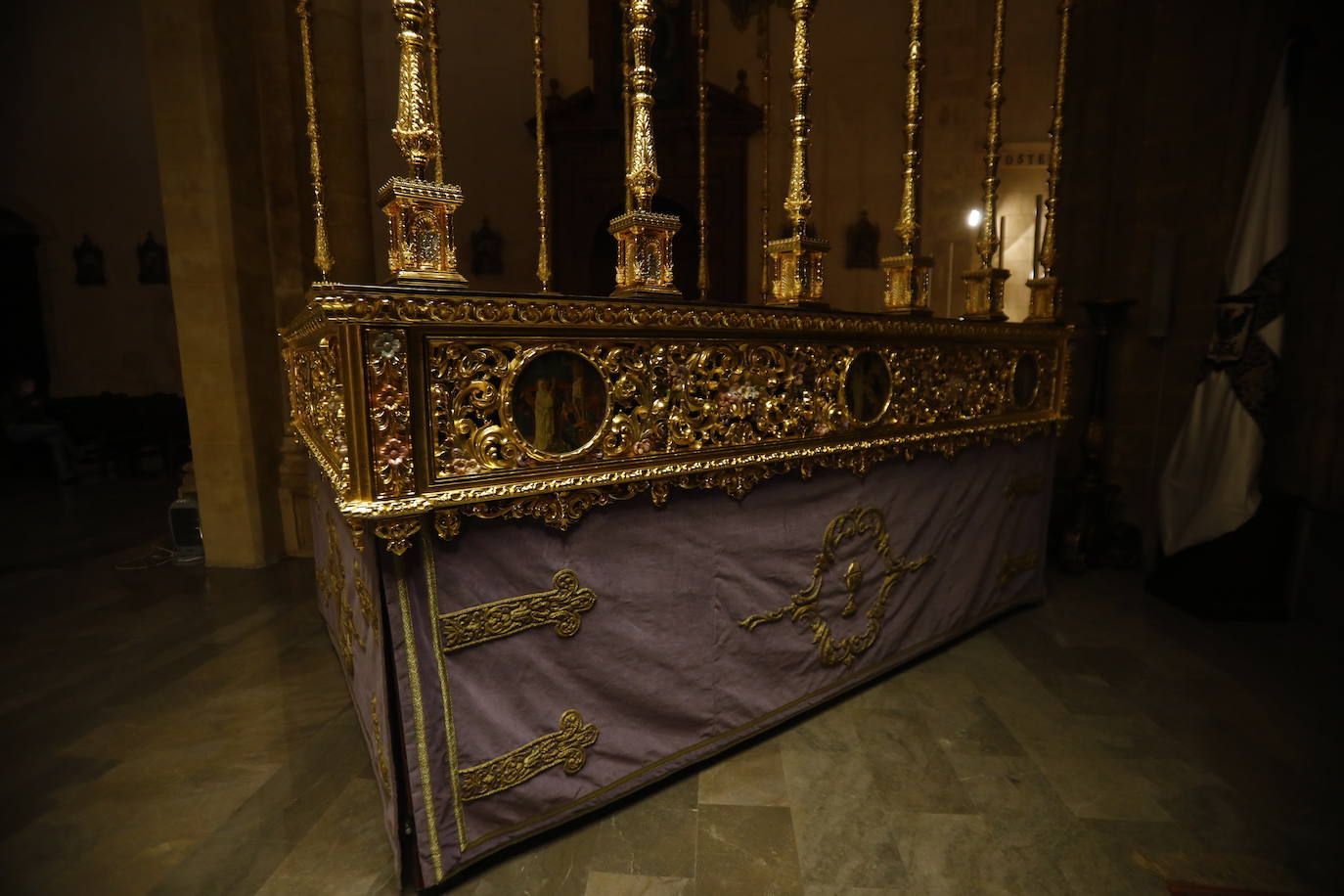 El palio de la Virgen de las Lágrimas de Córdoba tras su reforma, en imágenes