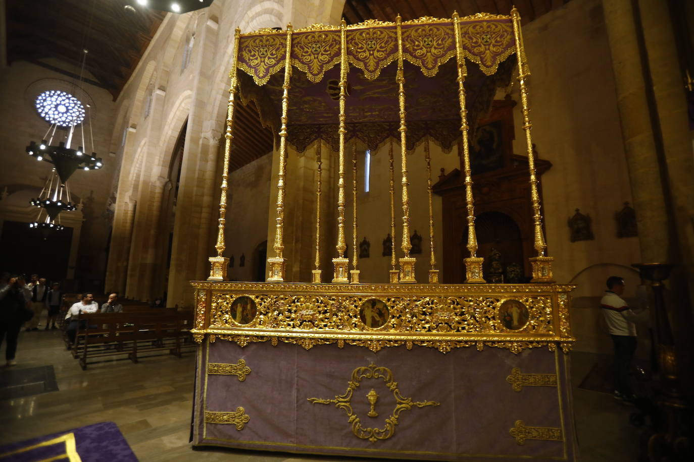 El palio de la Virgen de las Lágrimas de Córdoba tras su reforma, en imágenes