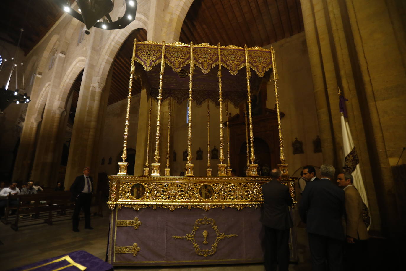 El palio de la Virgen de las Lágrimas de Córdoba tras su reforma, en imágenes