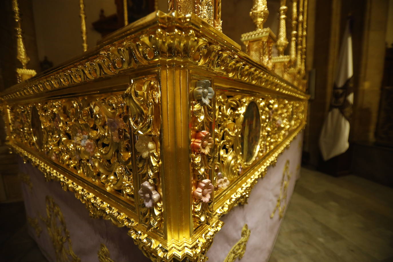 El palio de la Virgen de las Lágrimas de Córdoba tras su reforma, en imágenes