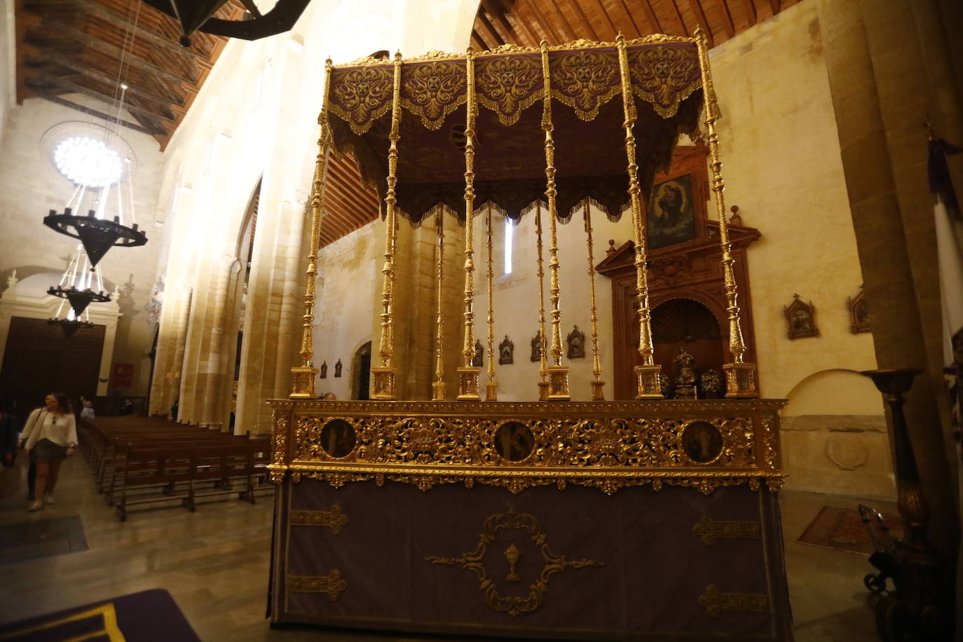 El palio de la Virgen de las Lágrimas de Córdoba tras su reforma, en imágenes