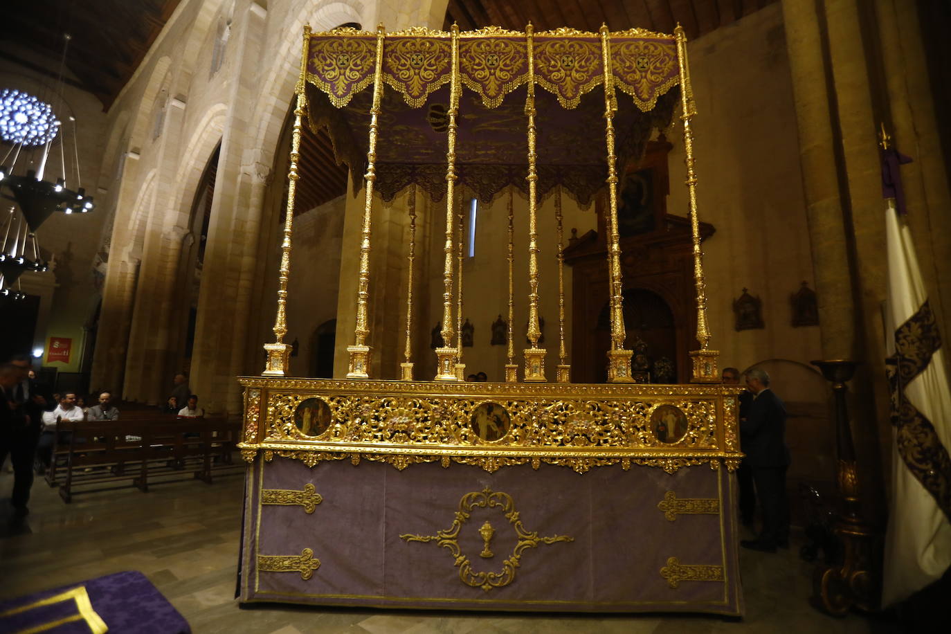 El palio de la Virgen de las Lágrimas de Córdoba tras su reforma, en imágenes