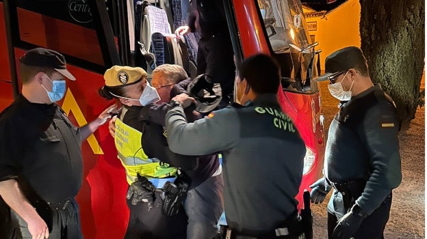 Rescate de la Guardia Civil en una residencia de ancianos de Montán (Castellón)