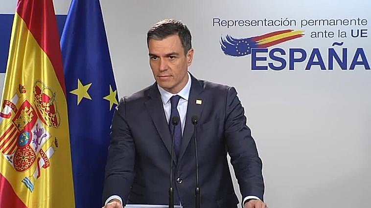Sánchez acusa a Feijóo de superar la "deslealtad a España" de Pablo Casado