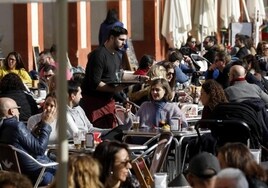 Ofensiva de empresarios y la Junta de Andalucía para reclutar trabajadores turísticos en las ocho provincias