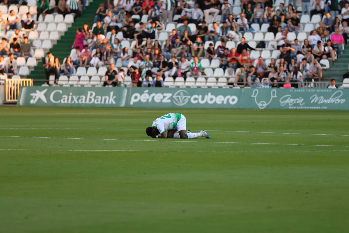 El angustioso desmayo de Gudelj en el Córdoba-Ferrol, en imágenes