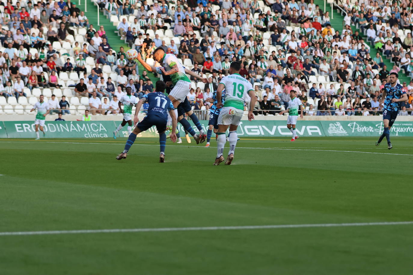 El angustioso desmayo de Gudelj en el Córdoba-Ferrol, en imágenes
