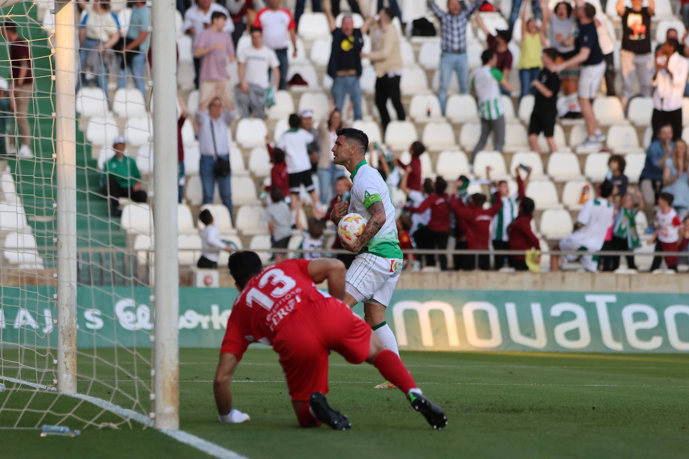 El angustioso desmayo de Gudelj en el Córdoba-Ferrol, en imágenes