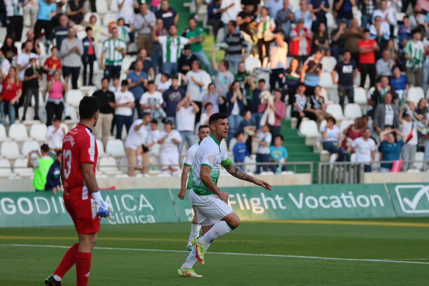 El angustioso desmayo de Gudelj en el Córdoba-Ferrol, en imágenes