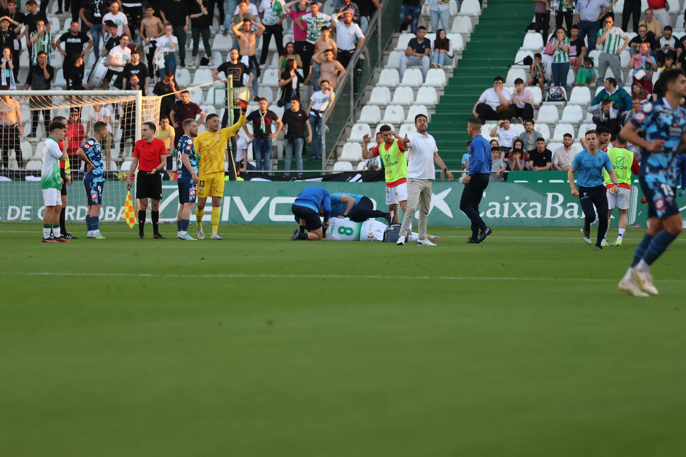 El angustioso desmayo de Gudelj en el Córdoba-Ferrol, en imágenes