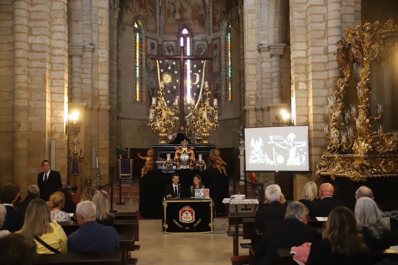 Los nuevos faldones del paso del Cristo de Ánimas de Córdoba, en imágenes