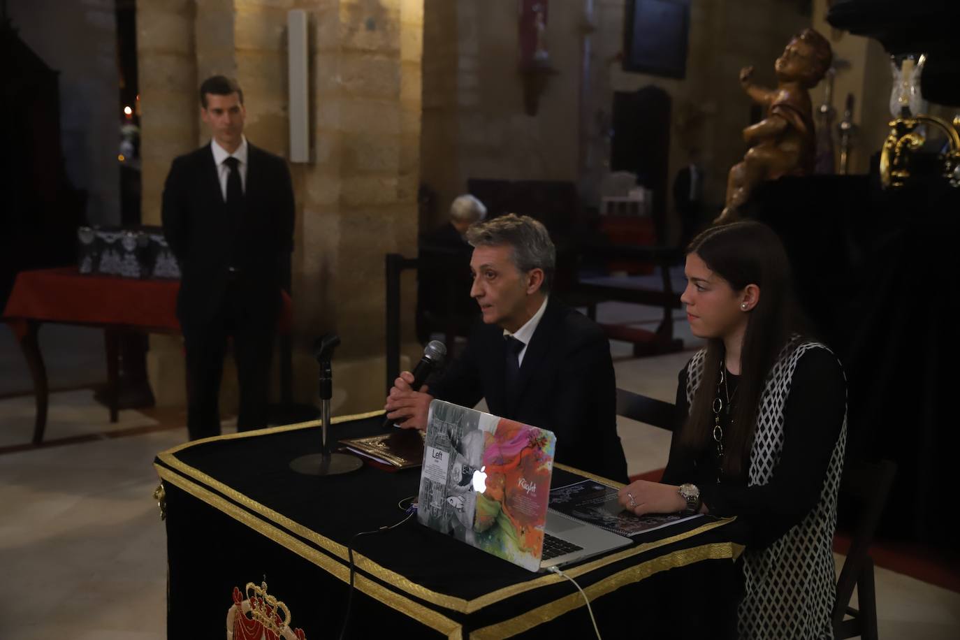 Los nuevos faldones del paso del Cristo de Ánimas de Córdoba, en imágenes