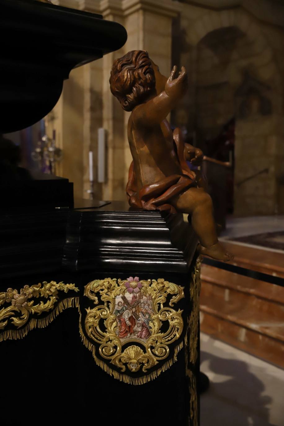 Los nuevos faldones del paso del Cristo de Ánimas de Córdoba, en imágenes