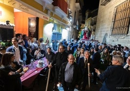 Gresca entre cofrades y hosteleros por las terrazas en los recorridos de las procesiones en Málaga