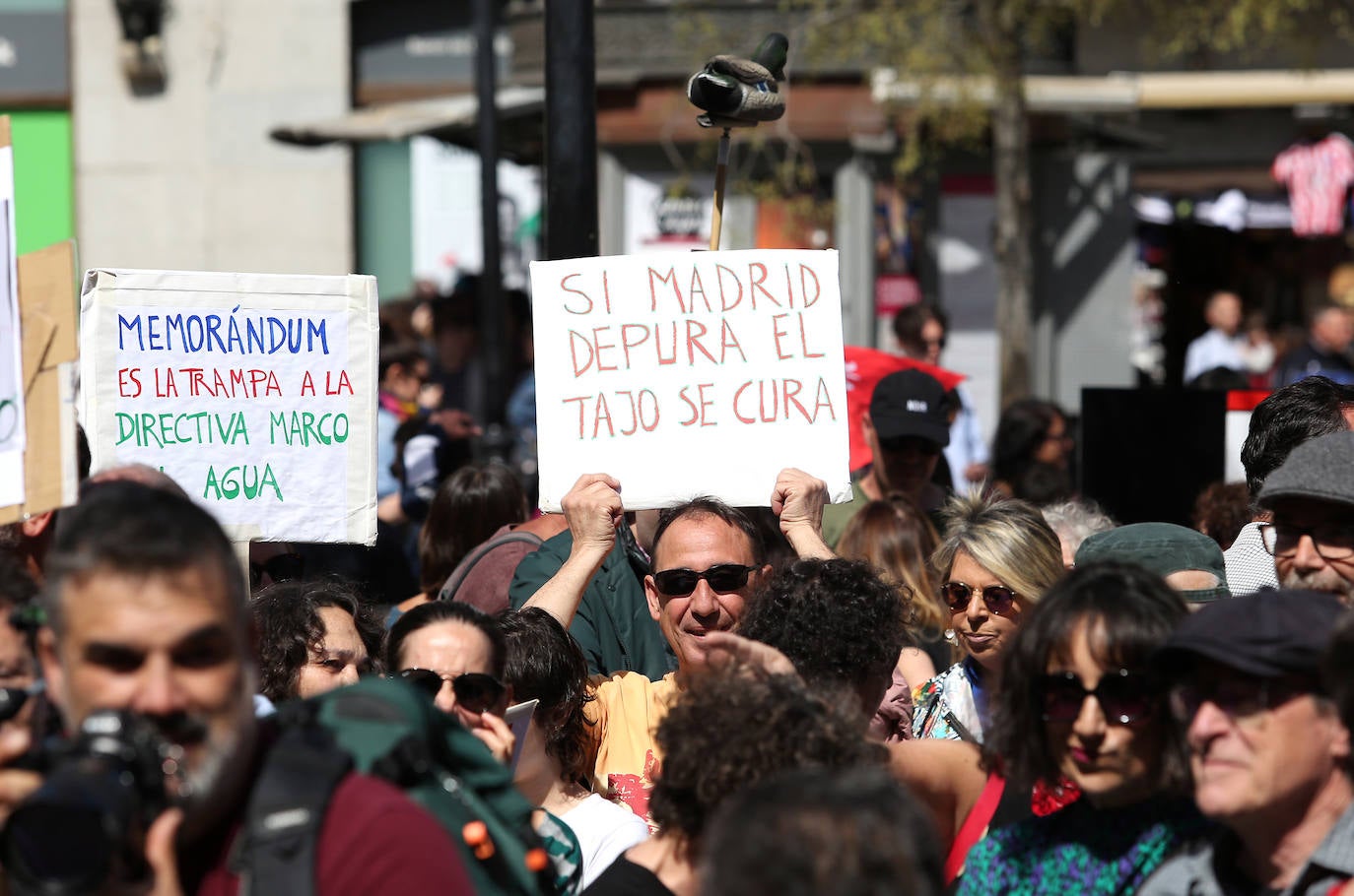 El éxito de la manifestación de Toledo en defensa del Tajo, en imágenes