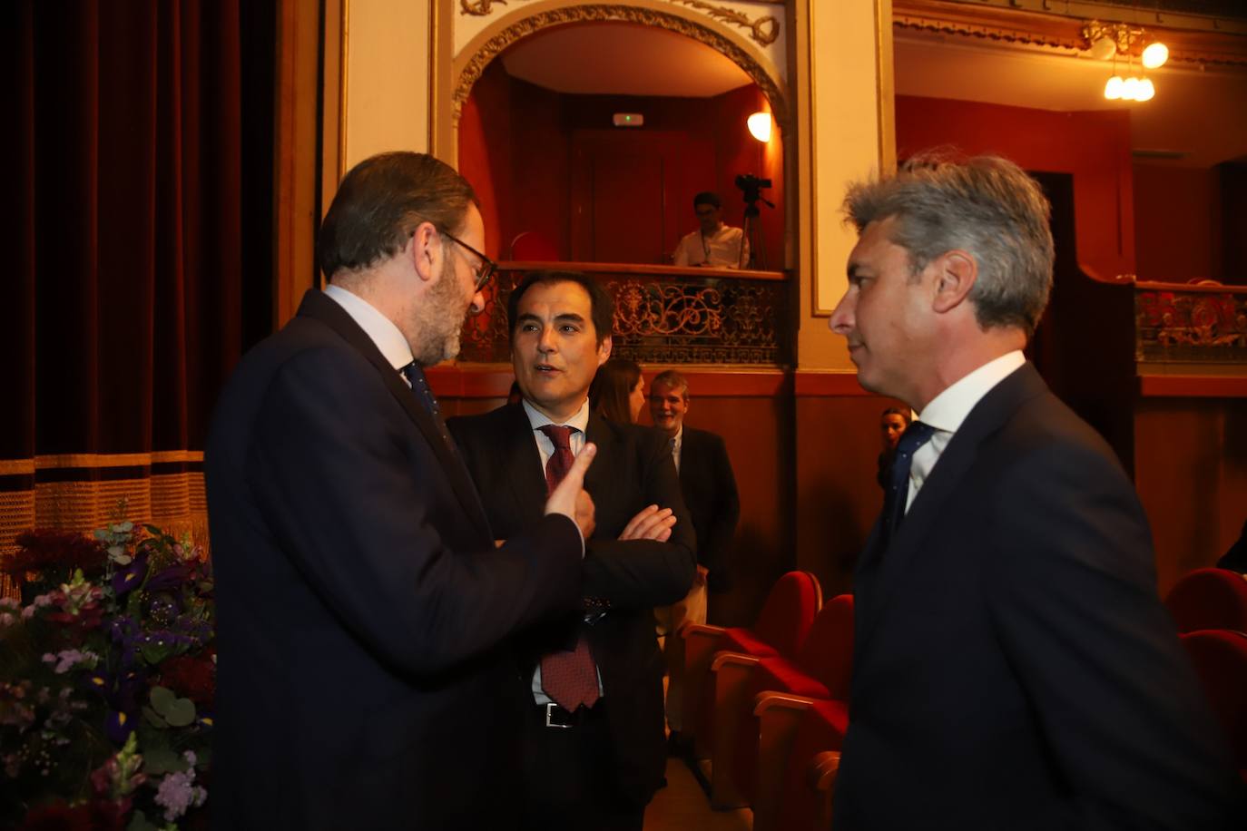El pregón de Semana Santa de Francisco Román en el Gran Teatro de Córdoba, en imágenes