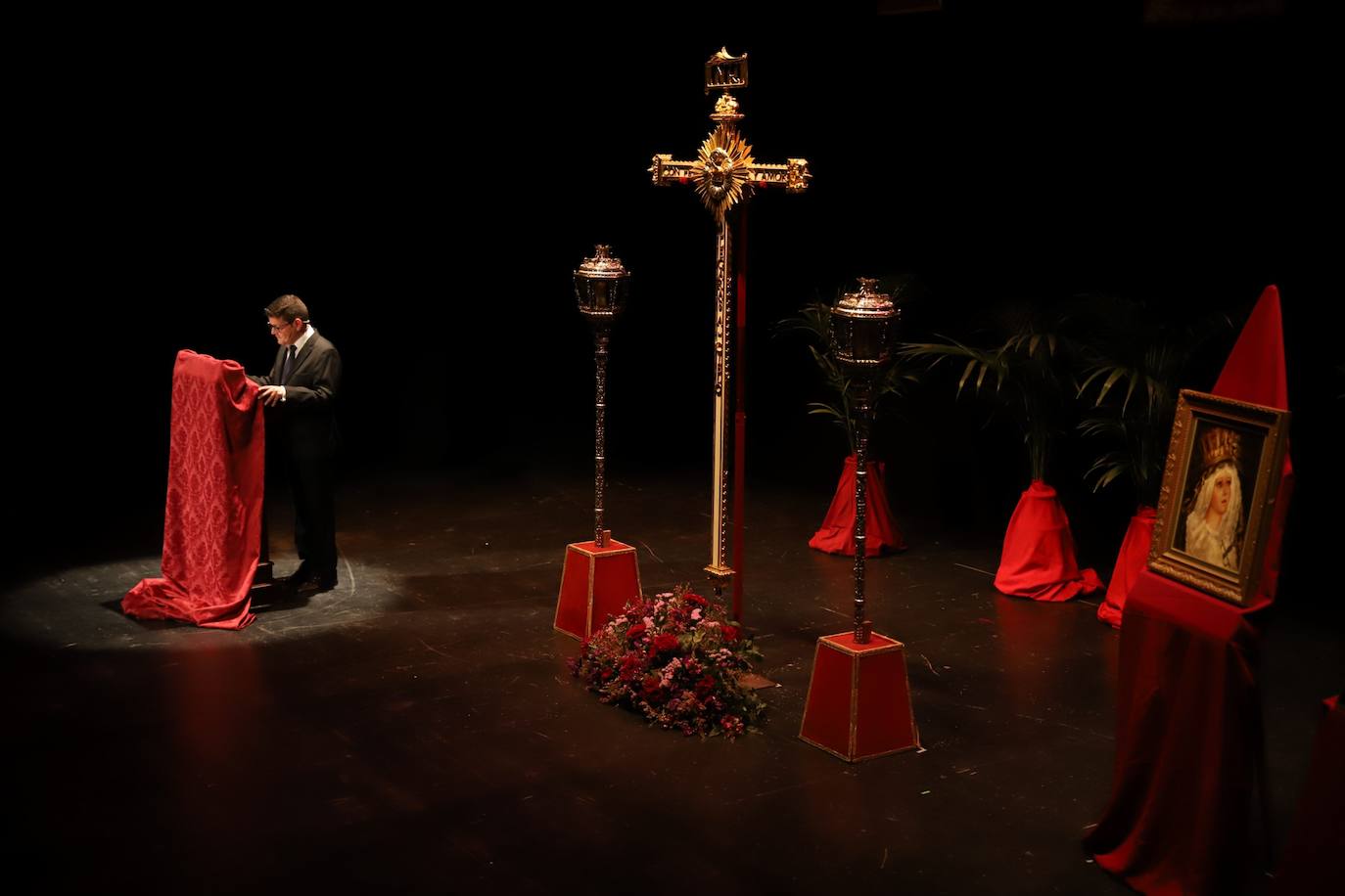 El pregón de Semana Santa de Francisco Román en el Gran Teatro de Córdoba, en imágenes