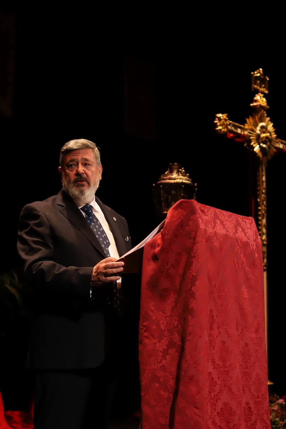 El pregón de Semana Santa de Francisco Román en el Gran Teatro de Córdoba, en imágenes