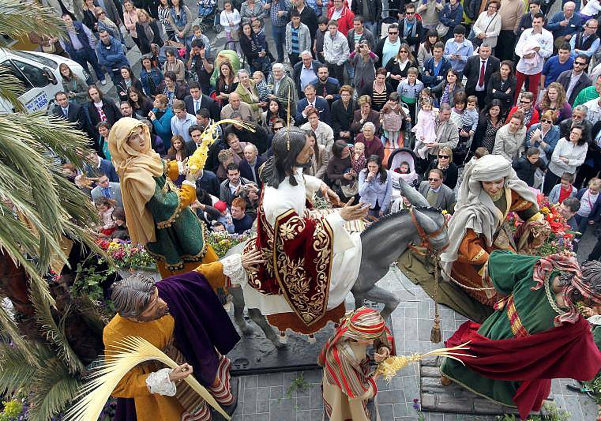 Paso de la procesión de 'La Borriquia' un Domingo de Ramos en Córdoba