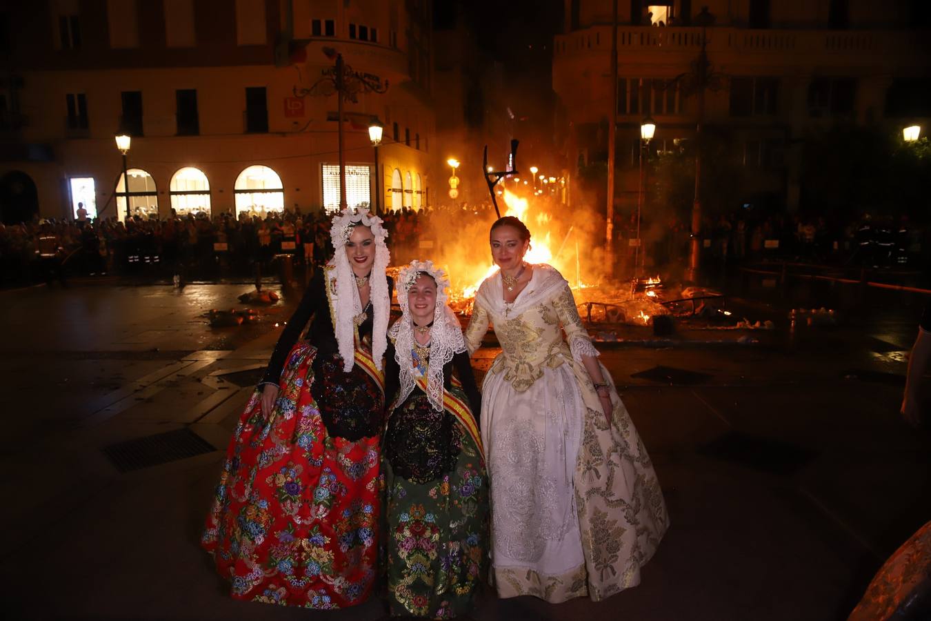 Fotos: Córdoba arde en Las Tendillas con la &#039;cremá&#039; alicantina