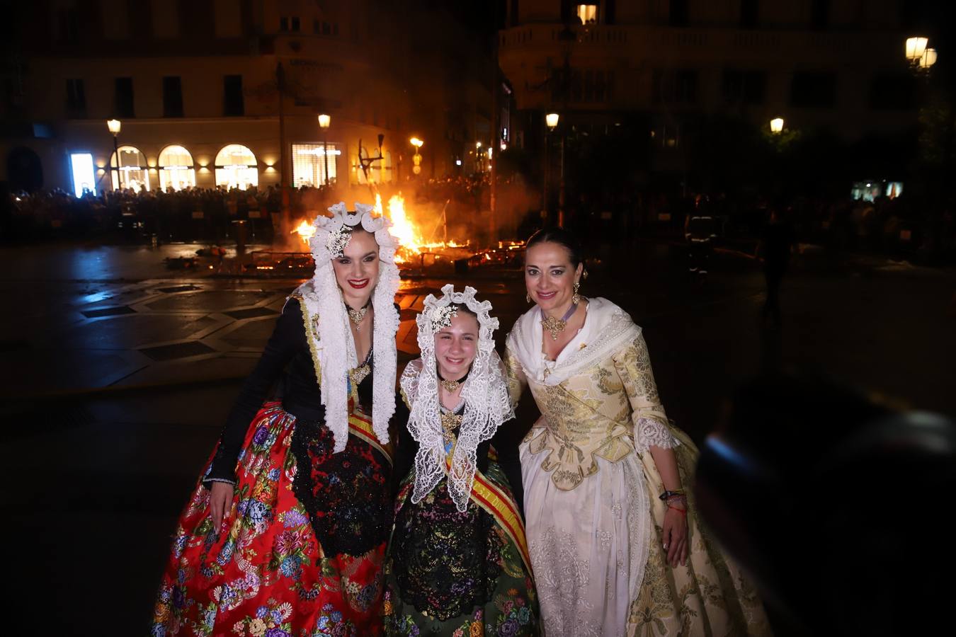 Fotos: Córdoba arde en Las Tendillas con la &#039;cremá&#039; alicantina